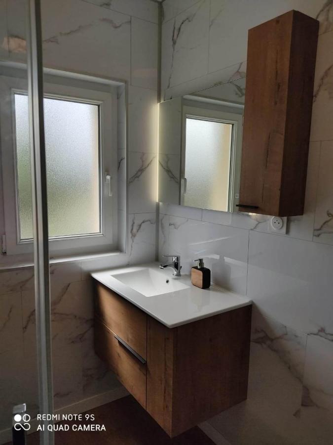 Le Nid De La Baie Apartment Crollon ภายนอก รูปภาพ